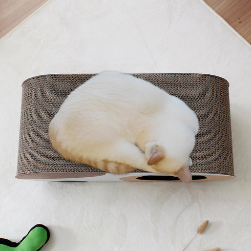 ミケ・オーバルはねこちゃんが上に乗り、リラックスしている姿が目に浮かぶしっかりとした幅のある爪とぎで、大型のねこちゃんにもおすすめです。